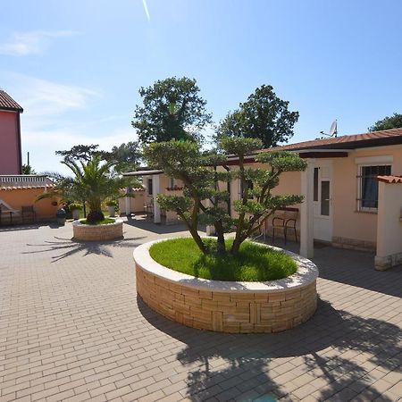 Apartmani Dekovic Materada Пореч Екстериор снимка